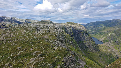 Looking back at the three Ådni summits from the ascent to Gråtindane