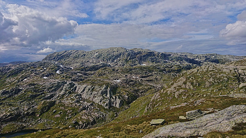 Looking back at Fuglafjellet from the ascent to Gråtindane