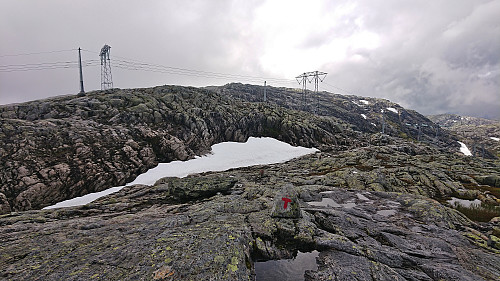 Connecting with a marked trail north of the summit of Taket