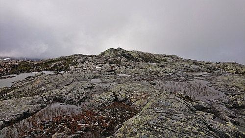 Approaching the summit of Taket
