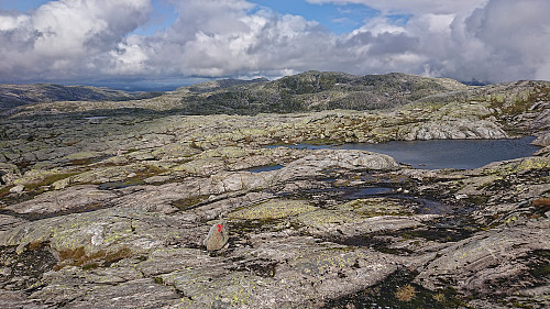The marked trail to Vardadalsbu with Eldhusfjellet in the background