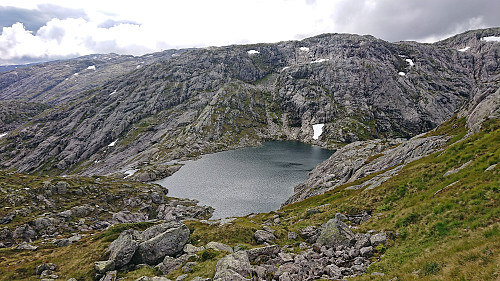 The northern of the two Sylvbergtjørnane