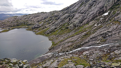 Potentially slippery stream-crossing between Sylvbergtjørnane