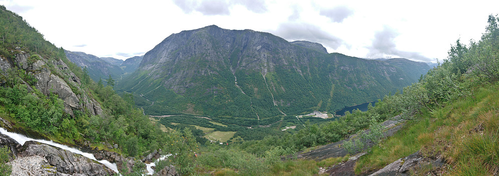 East across the valley from Kvernhusbotnen