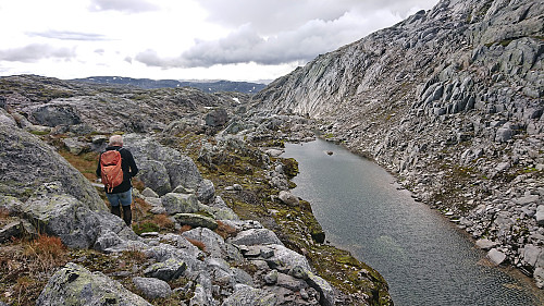 Descending into the valley east of Fridalsnova
