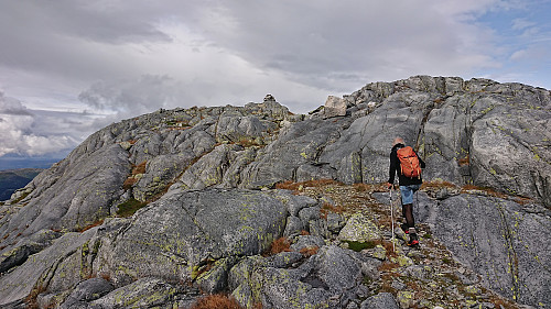 Approaching the cairn at Fridalsnova