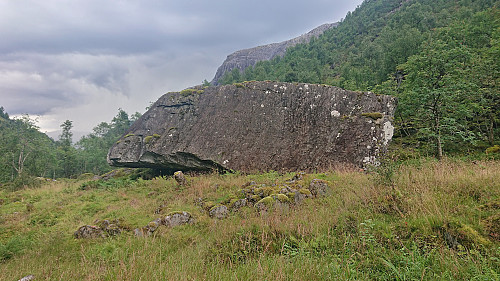 The large rock called Tjuvhelleren