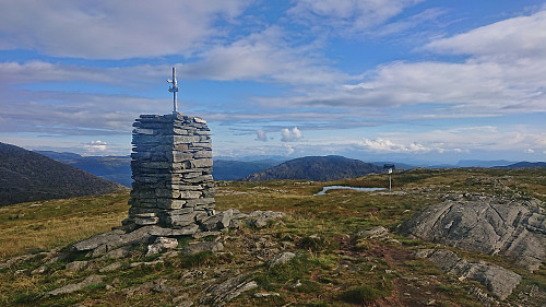 The summit cairn at Austefjellet with Sveningen in the background