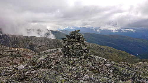 Cairn at Skipadalsnuten