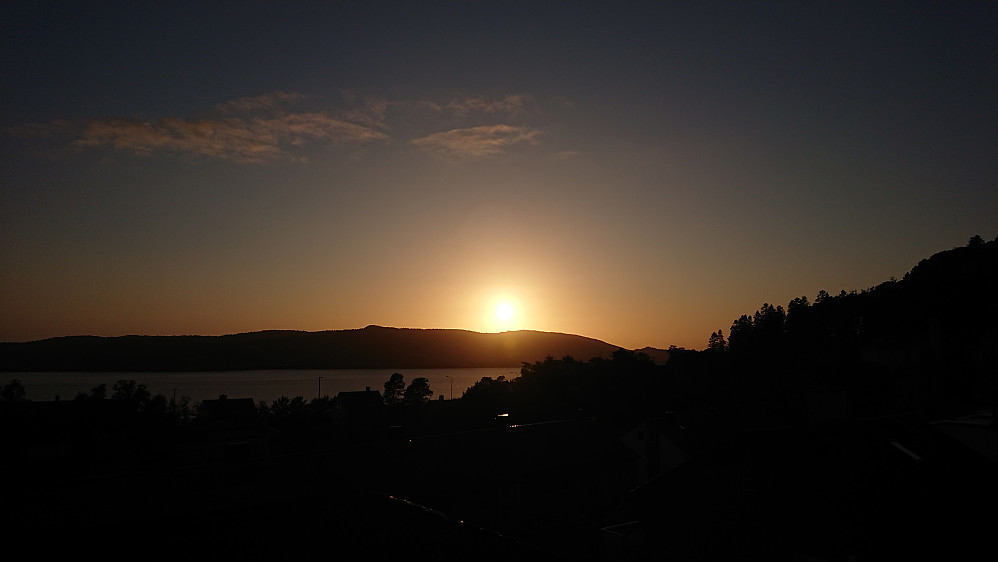 Sunset above Askøy from the descent from Hellen festning