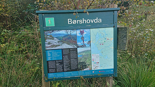 Sign at the Børshovda trailhead