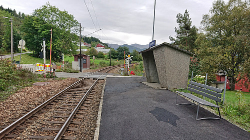 Waiting for the train at Gjerdåker train station