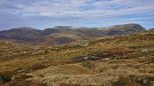 Horndalsnuten, Skipadalsnuten and Seldalsnuten from west of Olavstølsnuten