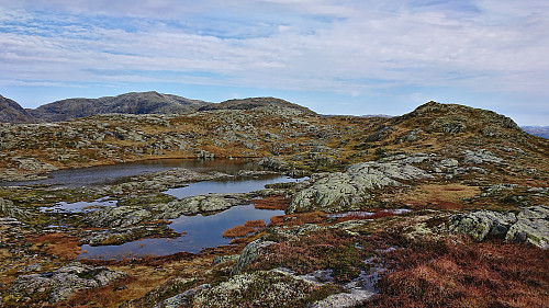 The summit of Olavstølsnuten with Olsskavlen and Sauanuten and in the background
