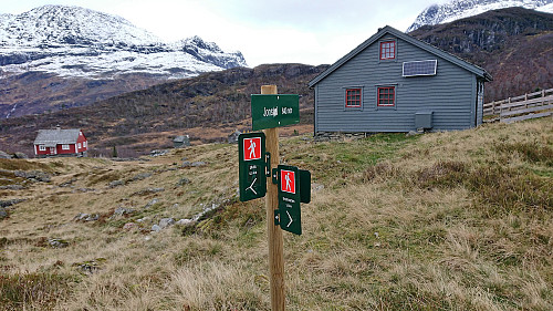 Hiking signs at Jonstølen