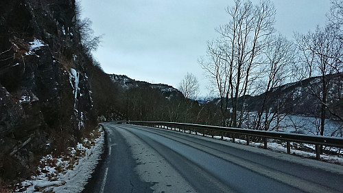 Walking south along the road to Geitrheim