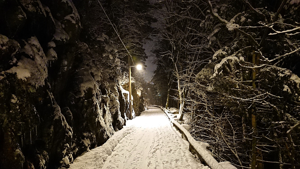 Descending from Hellen festning