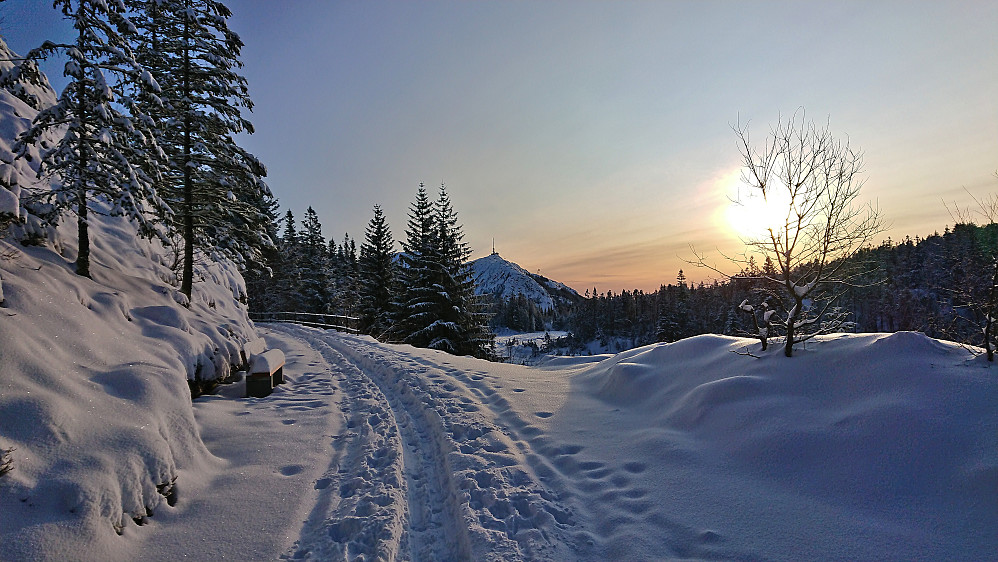 Towards the antenna at Ulriken