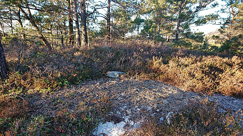 Vardehaugen and its single rock "cairn"