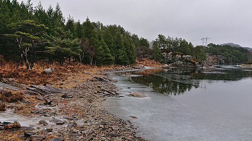 Walking east along the southern end of Langaneset