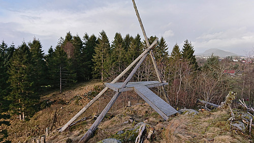 Unusual contraption next to Kletten søyle