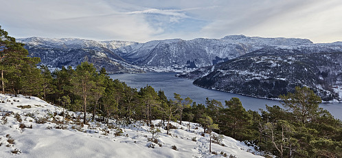 Nørland and Anvika from the descent with Ådneburen to the right
