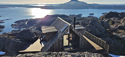 Utsletteslottet with Siggjo in the background
