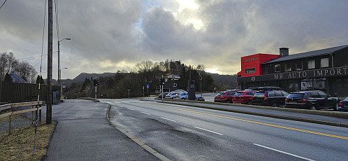 Looking back at Ørnhaugen from the bus stop