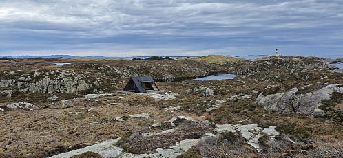 Arriving at Aurihophytta with Hellisøy fyr in the background