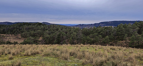Looking back at Blåurskampen (left) after reconnecting with the gravel road