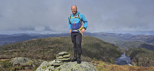 Endre at the summit of Revurefjellet