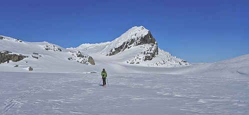 Looking back at the first part of the descent from Solnuten