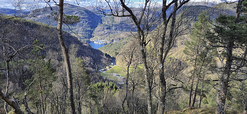 Looking down at Markhus from the descent from Øyjordsåsen