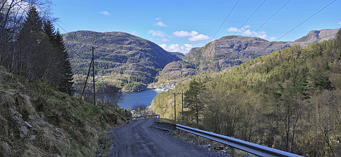 Following Markhusvegen to Sanddal. Left: Haugafjellet, left: Smørkollen.