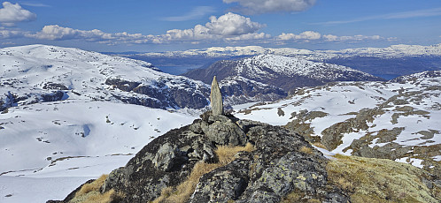 The summit cairn at NV av Juklavatnet
