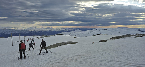 Skiing down from Lønahorgi