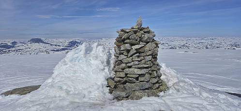 The summit cairn at Onen with Vassfjøra in the background