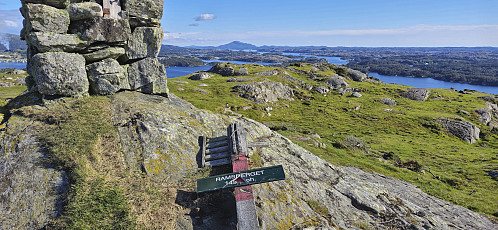 The broken sign at the summit