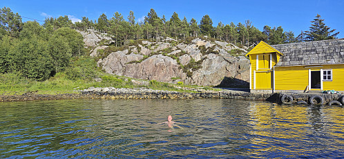 Endre of course could not resist a short dip in the sea