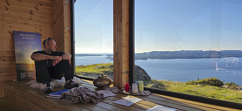 Endre enjoying the views from Kveldsturhytta