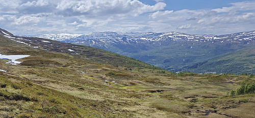 Looking back at Svoleset from the descent