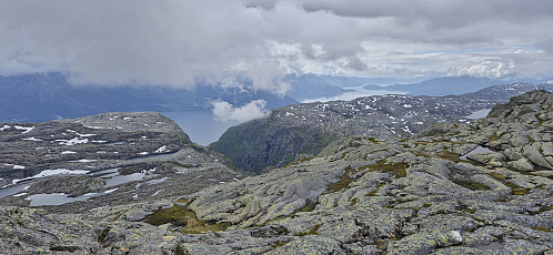 Roaldsdalen and Hardangerfjorden from Karaldenuten
