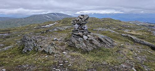 The largest cairn at Hamlagrøhornet (note: not the summit)