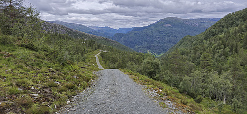 The gravel road to Evanger