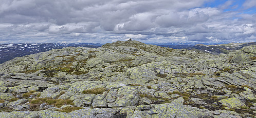 Approaching the summit cairn at Bjørndalskamben