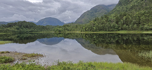 Ulvvatnet with Hausdalshorga in the background