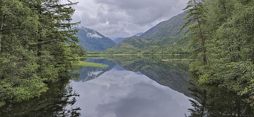 Samdalsvatnet with Åsen i Samdalen in the background