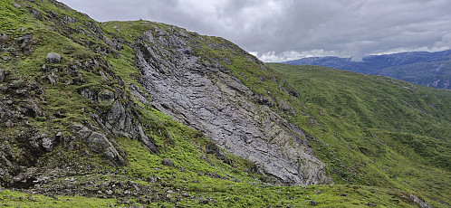 Looking back at the steep descent towards Jobotnen