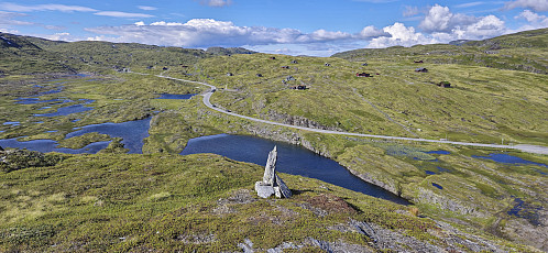 Søre Skjelingen with the bus stop to the right