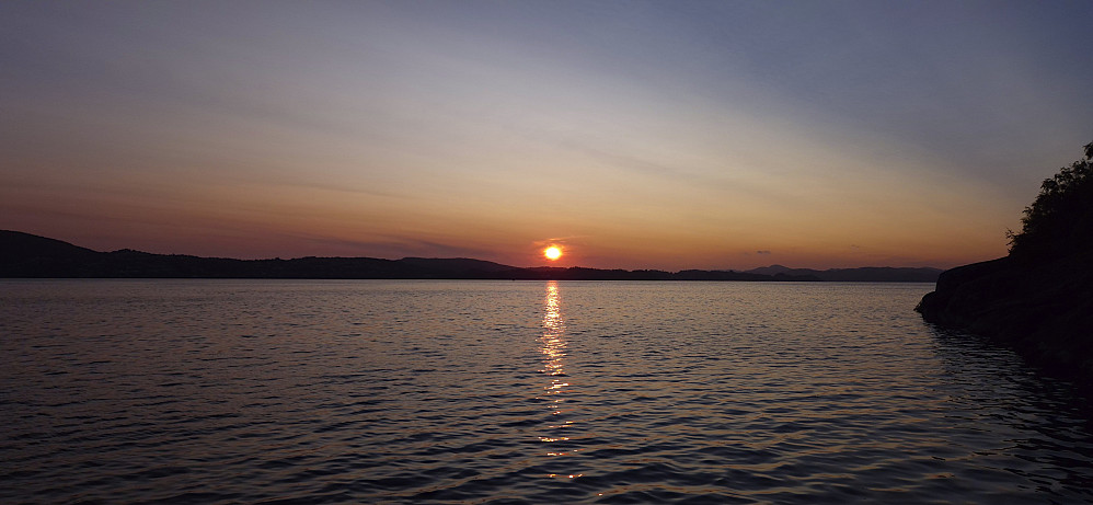 The setting sun above Askøy